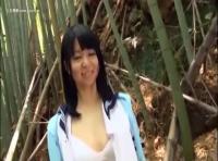 【着エロ】イメージビデオなのにJKが森の中でおっぱいとツルマンを晒してしまう！